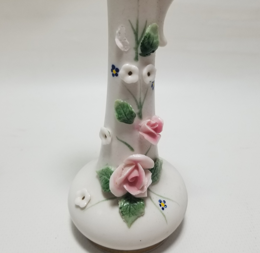 KABARTMA İŞÇİLİKLİ ANTİKA VAZO