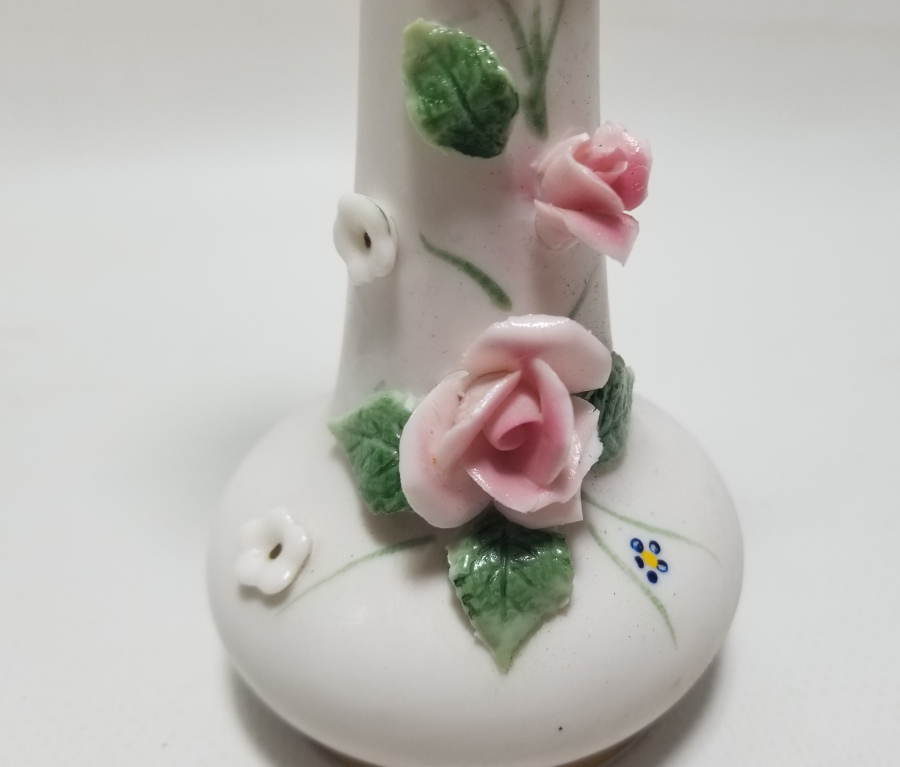 KABARTMA İŞÇİLİKLİ ANTİKA VAZO