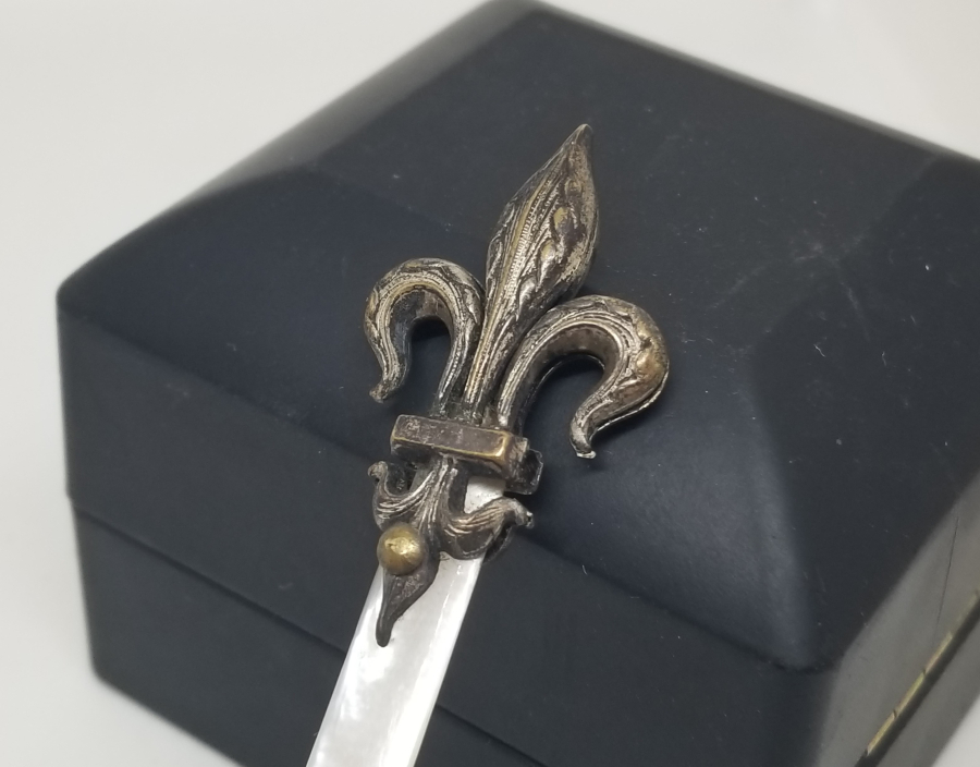 GÜMÜŞ TUTMAÇLI ANTİKA SEDEF ZARF AÇACAĞI