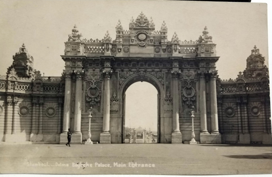 1929 TARİHLİ DOLMABAHÇE SARAYI ANA GİRİŞ KAPISI GÖRSELLİ NADİR KARTPOSTAL