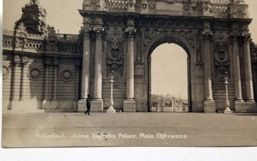 1929 TARİHLİ DOLMABAHÇE SARAYI ANA GİRİŞ KAPISI GÖRSELLİ NADİR KARTPOSTAL