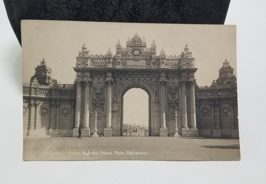 1929 TARİHLİ DOLMABAHÇE SARAYI ANA GİRİŞ KAPISI GÖRSELLİ NADİR KARTPOSTAL