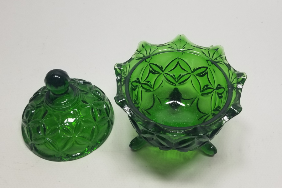 KABARTMA İŞÇİLİKLİ ANTİKA KAPAKLI MACUNLUK