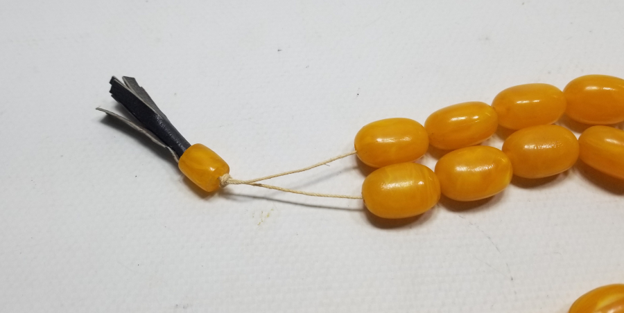 DAMLA KEHRİBAR GÖRÜNÜMLÜ ANTİKA PLASTİK TESPİH