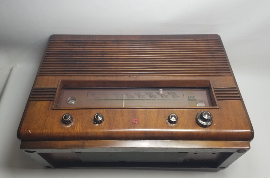 ÇALIŞIR DURUMDA AHŞAP KASA ANTİKA TESLA RADYO