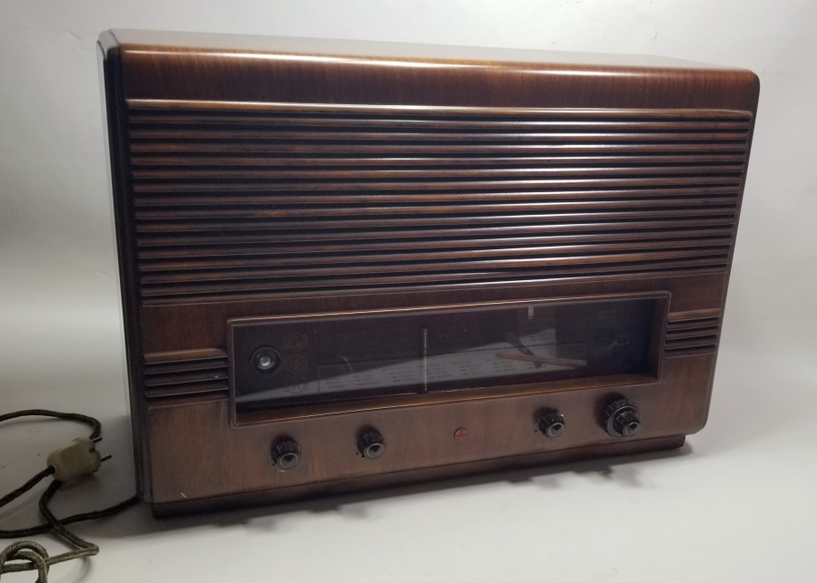 ÇALIŞIR DURUMDA AHŞAP KASA ANTİKA TESLA RADYO