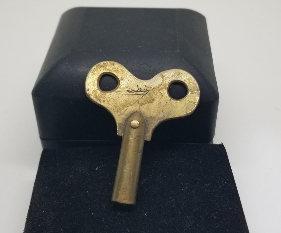 ÜZERİ OSMANLICA YAZILI OSMANLI DÖNEMİ DUVAR SAATİ ANAHTARI