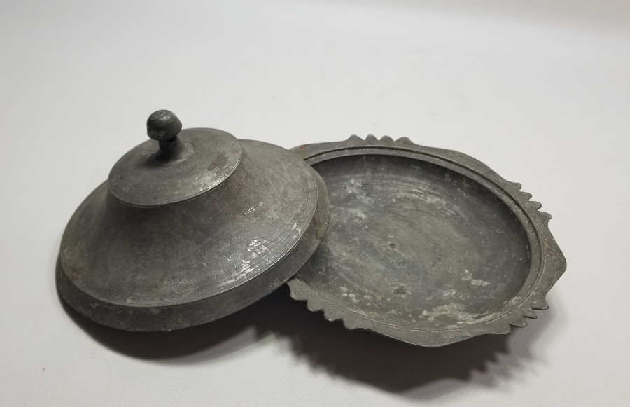 KAPAK VE LENGERİNDE AYNI YAZI BULUNAN OSMANLI DÖNEMİ AĞA PİLAVLIĞI