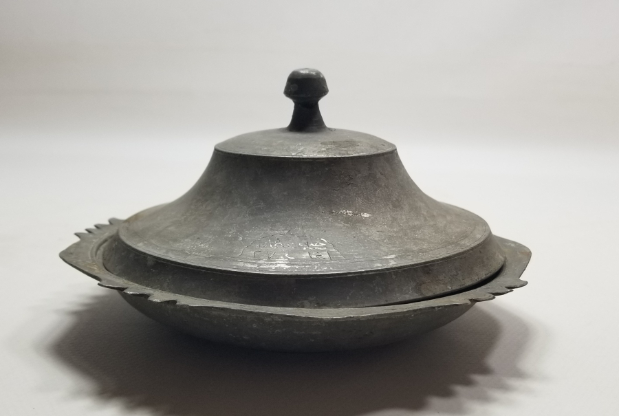 KAPAK VE LENGERİNDE AYNI YAZI BULUNAN OSMANLI DÖNEMİ AĞA PİLAVLIĞI