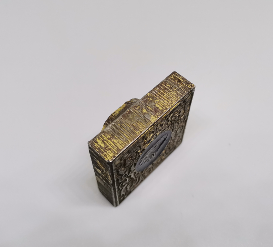 KABARTMA İŞÇİLİKLİ GÜMÜŞ KAPLAMA ANTİKA PARFÜM ŞİŞESİ KAPAĞI