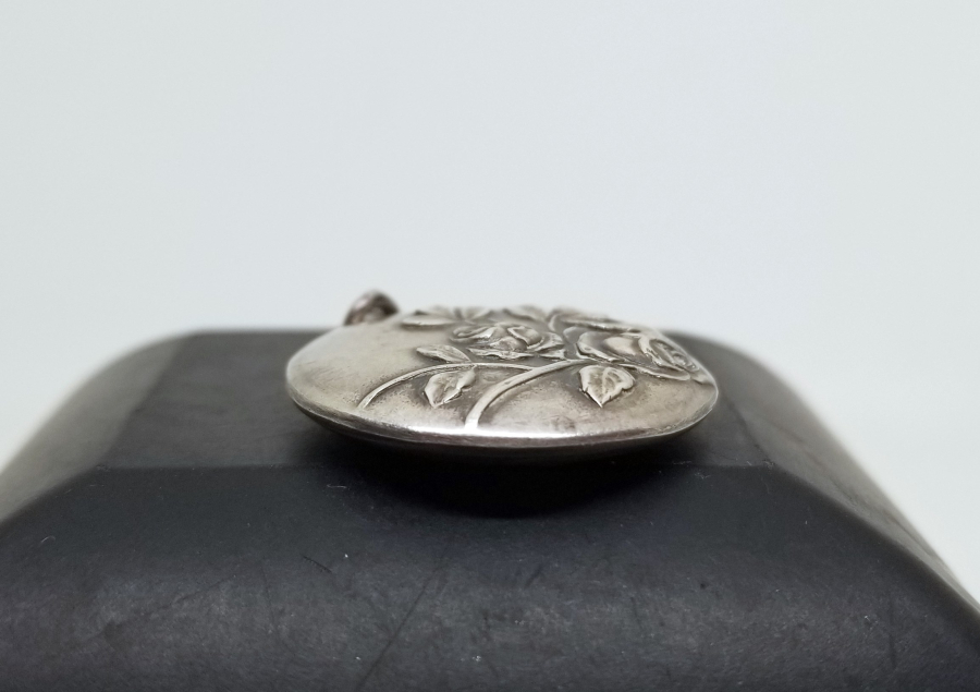 KABARTMA İŞÇİLİKLİ GÜMÜŞ KOLYE UCU