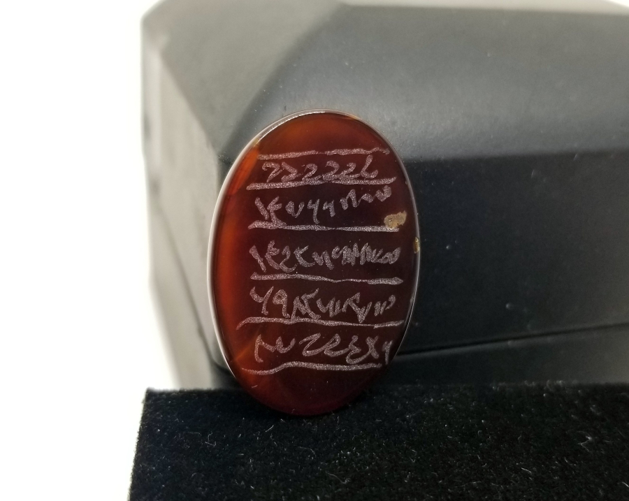 AKİK ÜZERİ EL KAZIMA TILSIMLI BÜYÜK BOY YÜZÜK KAŞI