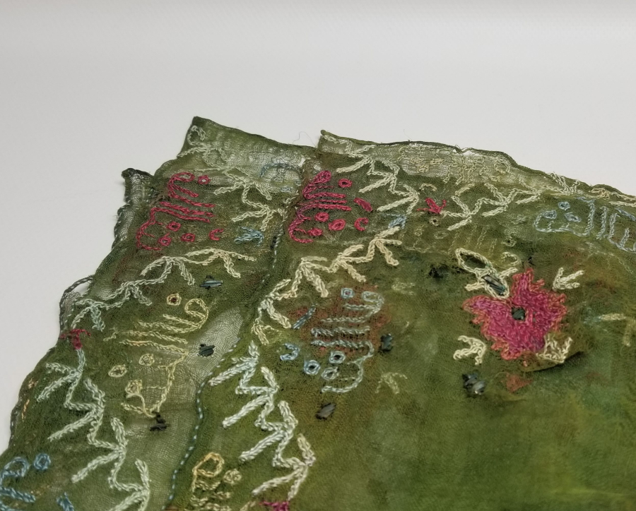 ETRAFI OSMANLICA YAZILI OSMANLI DÖNEMİ NADİR RENKTE İPEK GELİN ÖRTÜSÜ