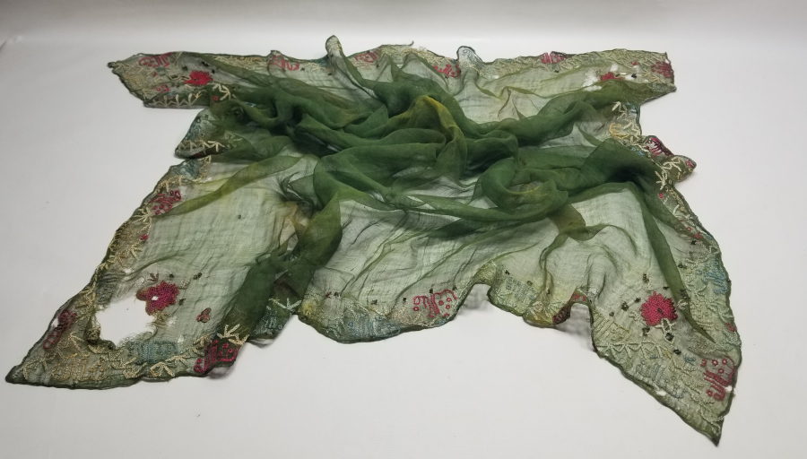 ETRAFI OSMANLICA YAZILI OSMANLI DÖNEMİ NADİR RENKTE İPEK GELİN ÖRTÜSÜ