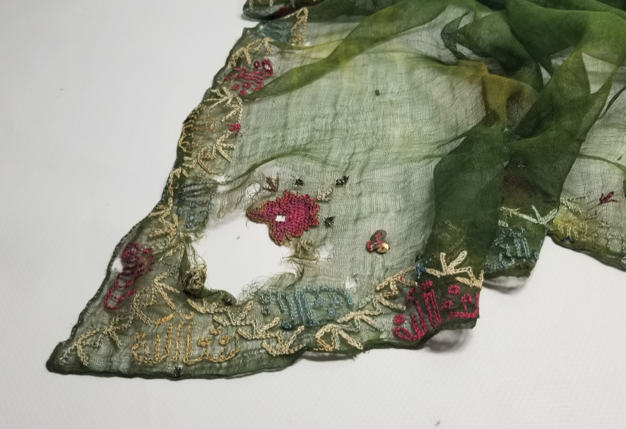 ETRAFI OSMANLICA YAZILI OSMANLI DÖNEMİ NADİR RENKTE İPEK GELİN ÖRTÜSÜ