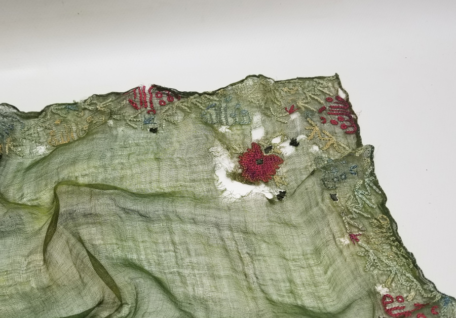 ETRAFI OSMANLICA YAZILI OSMANLI DÖNEMİ NADİR RENKTE İPEK GELİN ÖRTÜSÜ