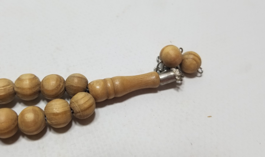 İKİ ADET EL YAPIMI AHŞAP TESPİH