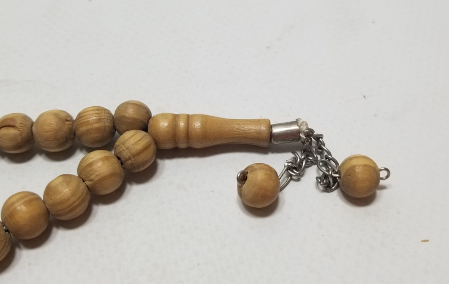 İKİ ADET EL YAPIMI AHŞAP TESPİH