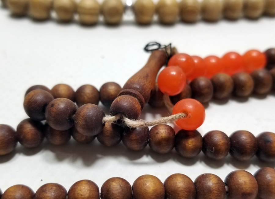 İKİ ADET EL YAPIMI AHŞAP TESPİH