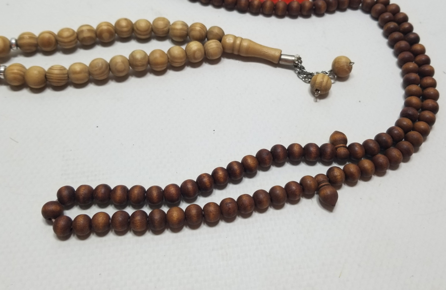 İKİ ADET EL YAPIMI AHŞAP TESPİH