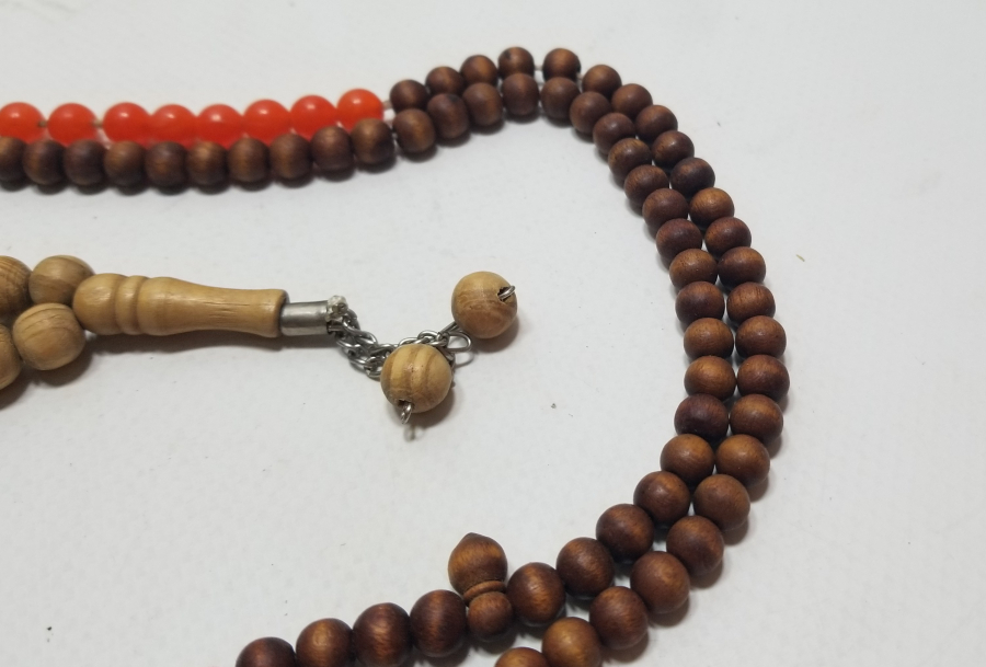 İKİ ADET EL YAPIMI AHŞAP TESPİH