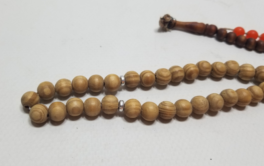 İKİ ADET EL YAPIMI AHŞAP TESPİH