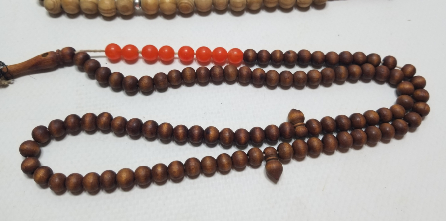 İKİ ADET EL YAPIMI AHŞAP TESPİH