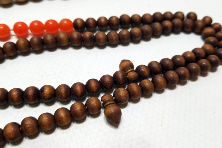 İKİ ADET EL YAPIMI AHŞAP TESPİH