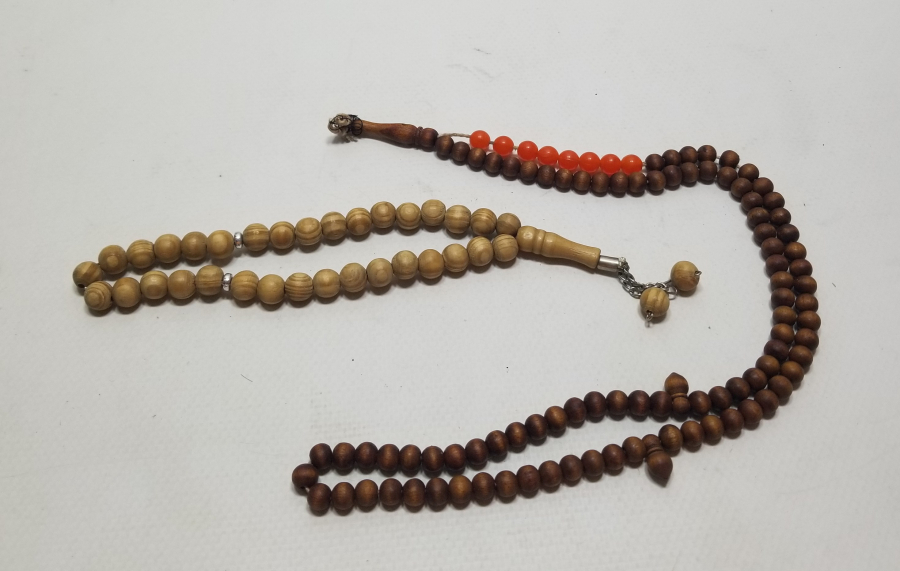 İKİ ADET EL YAPIMI AHŞAP TESPİH