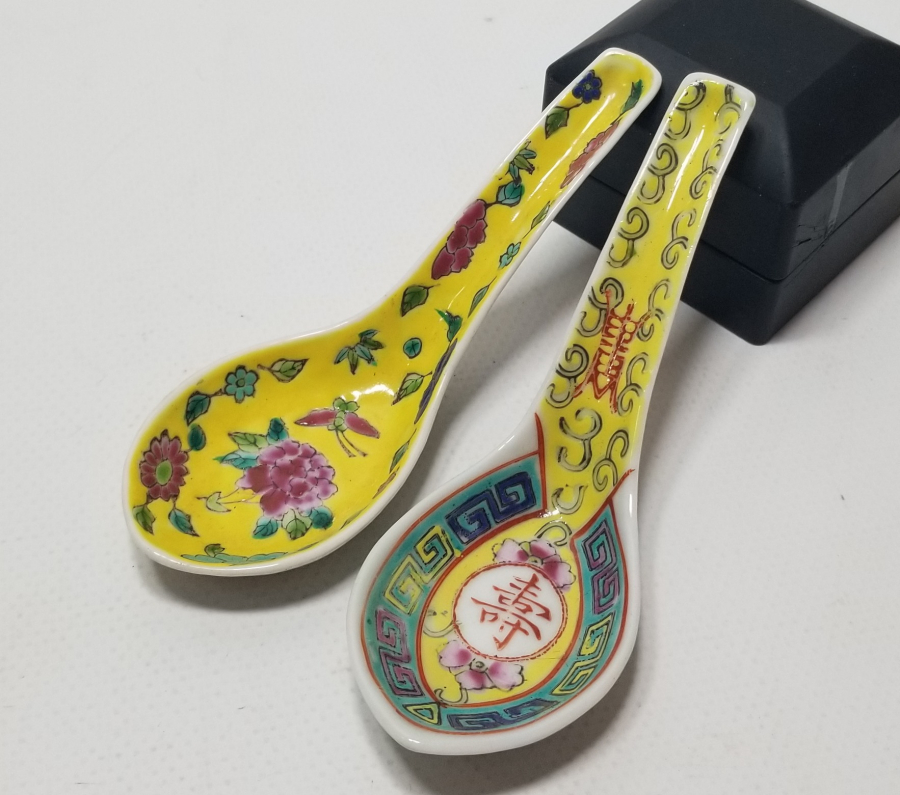 UZAKDOĞU YAPIMI 2 ADET PORSELEN KAŞIK