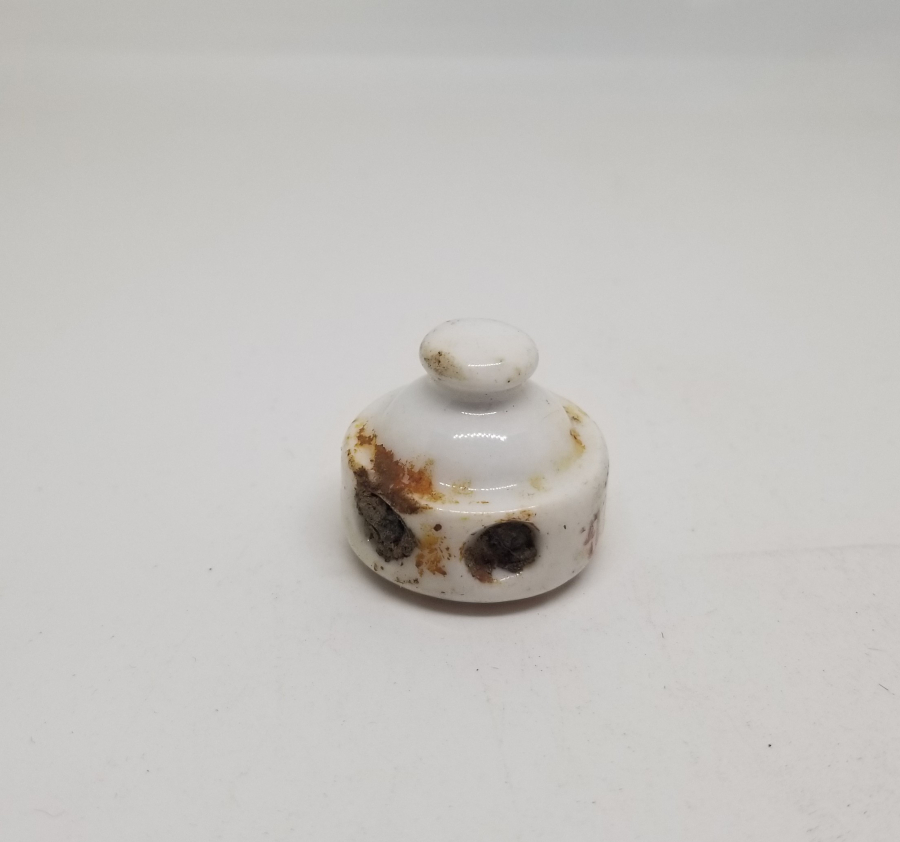 ÜZERİ OSMANLICA VE FRANSIZCA YAZILI OSMANLI DÖNEMİ PORSELEN NEKTARİN KAPAĞI