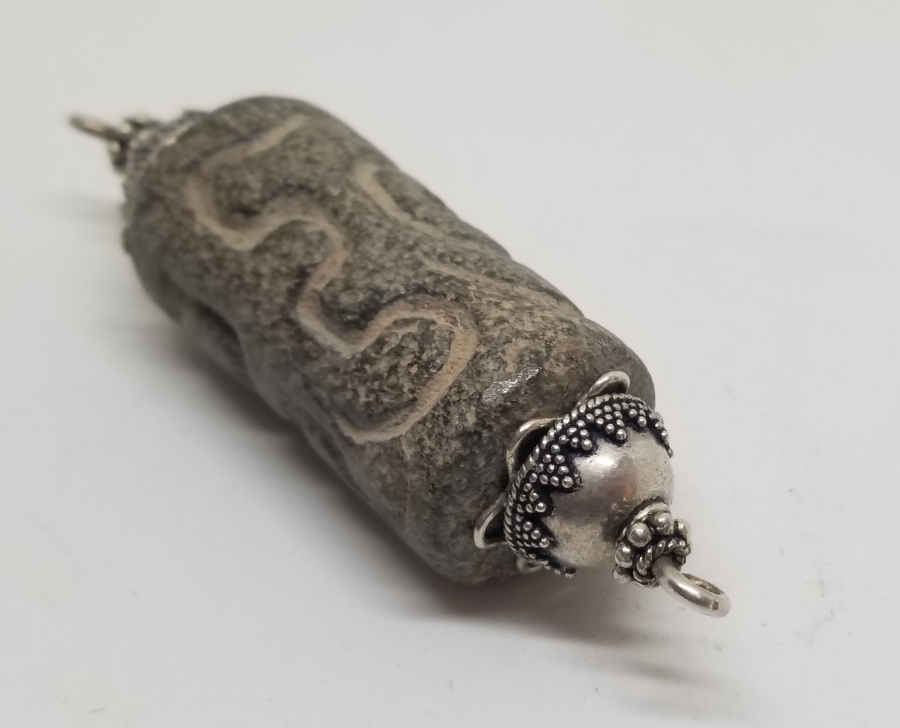 ÜZERİ EL KAZIMA İŞÇİLİKLİ ŞAMANİK TAŞ KOLYE