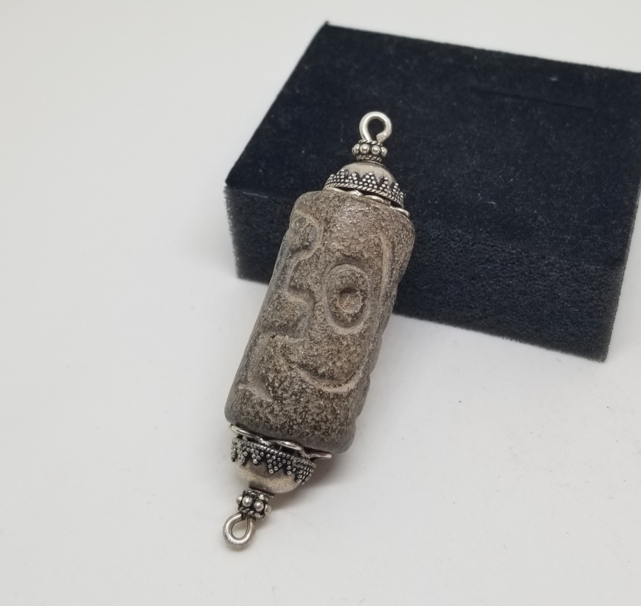 ÜZERİ EL KAZIMA İŞÇİLİKLİ ŞAMANİK TAŞ KOLYE