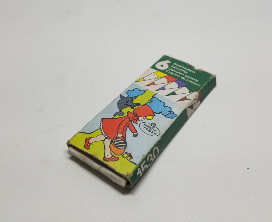 KUTUSUNDA ANTİKA BOYA KALEMLERİ