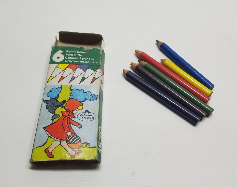 KUTUSUNDA ANTİKA BOYA KALEMLERİ