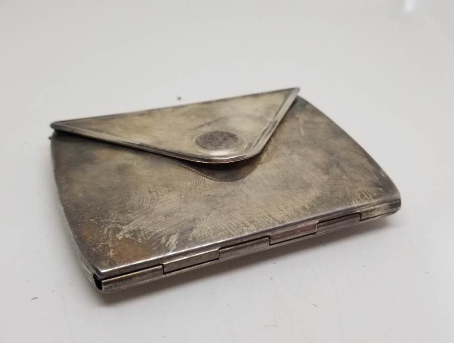 GÜMÜŞ KAPLAMA METAL KUTUSUNDA ANTİKA SEYAHAT DİKİŞ TAKIMI