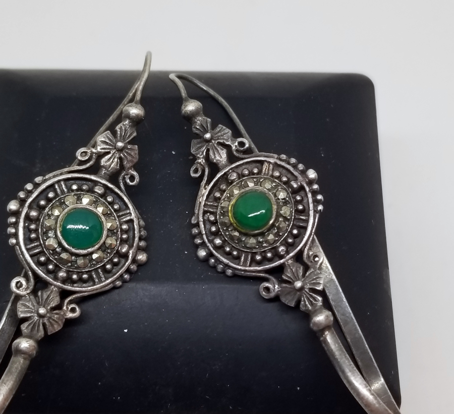 KABARTMA İŞÇİLİKLİ ÖZEL YAPIM GÜMÜŞ AKİK TAŞLI KÜPE