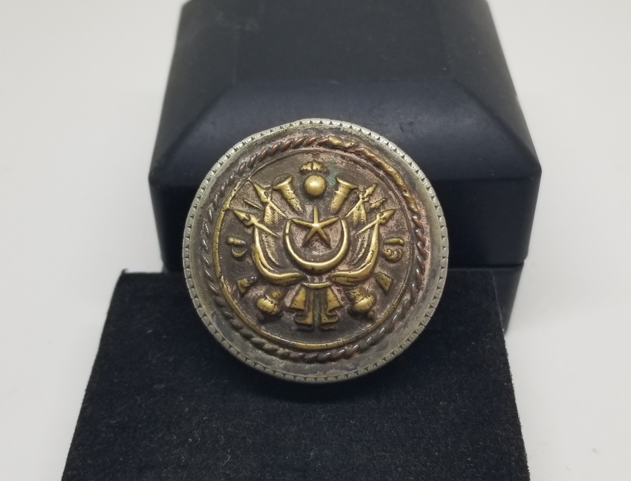 ÜZERİNDE PRİMİTİF OSMANLI DEVLET ARMASI BULUNAN NADİR OSMANLI GÜMÜŞ ENFİYE KUTUSU