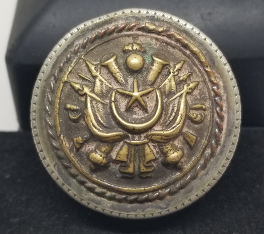 ÜZERİNDE PRİMİTİF OSMANLI DEVLET ARMASI BULUNAN NADİR OSMANLI GÜMÜŞ ENFİYE KUTUSU