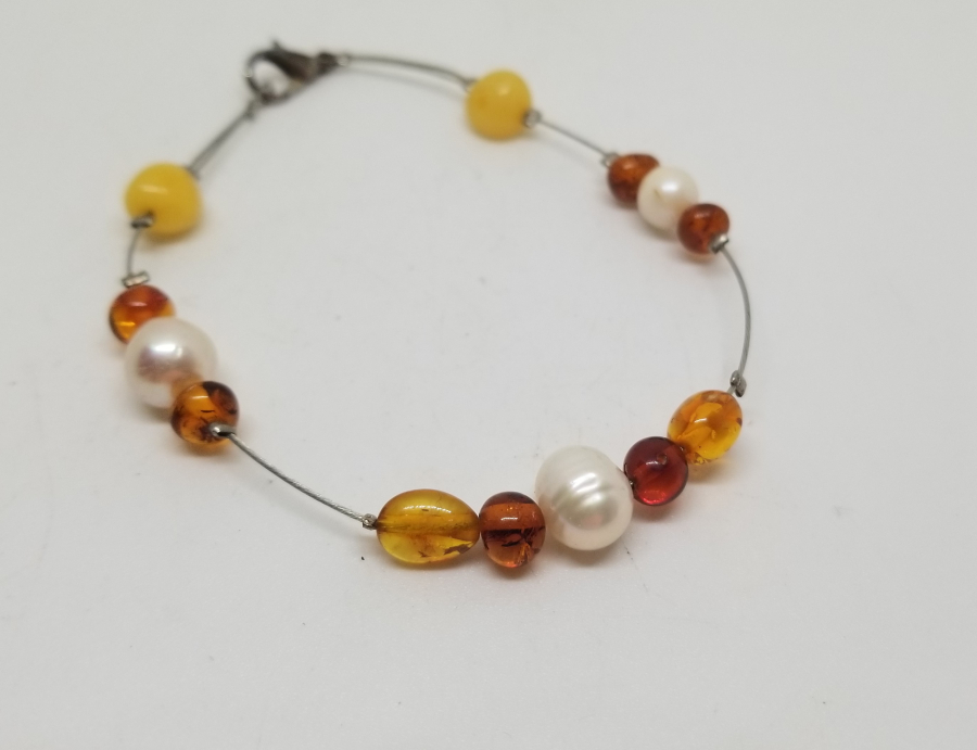 KEHRİBAR VE İNCİLERDEN YAPILMIŞ ÖZEL TASARIM BİLEKLİK