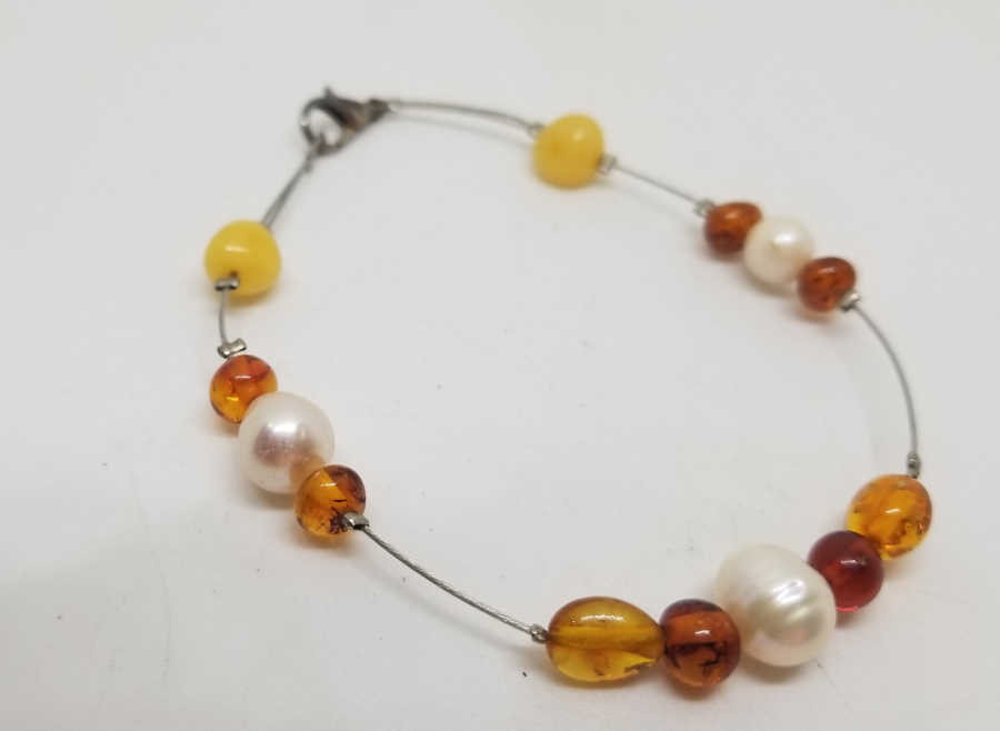 KEHRİBAR VE İNCİLERDEN YAPILMIŞ ÖZEL TASARIM BİLEKLİK