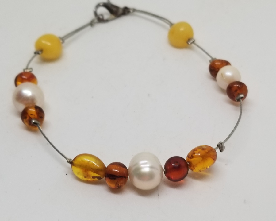 KEHRİBAR VE İNCİLERDEN YAPILMIŞ ÖZEL TASARIM BİLEKLİK