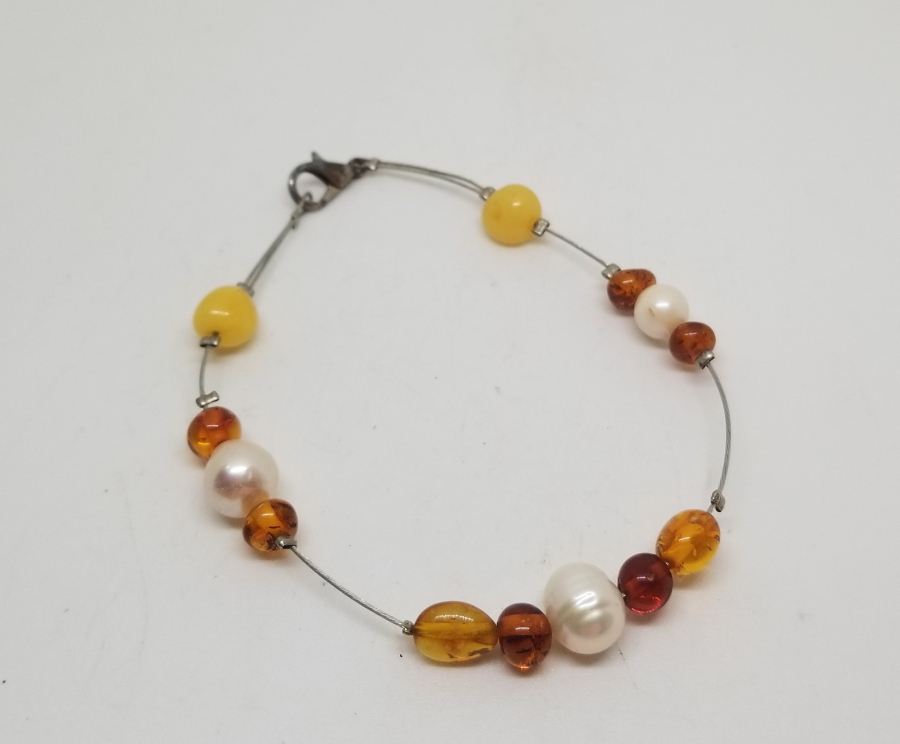 KEHRİBAR VE İNCİLERDEN YAPILMIŞ ÖZEL TASARIM BİLEKLİK