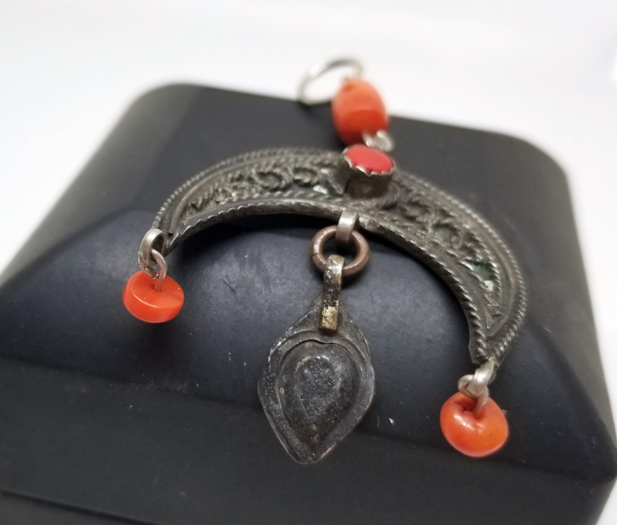 OSMANLI DÖNEMİ MERCAN TAŞLI VE HİLAL FORMLU GERDANLIK PARÇASI