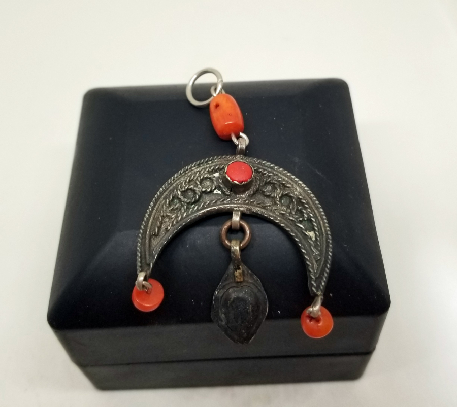 OSMANLI DÖNEMİ MERCAN TAŞLI VE HİLAL FORMLU GERDANLIK PARÇASI