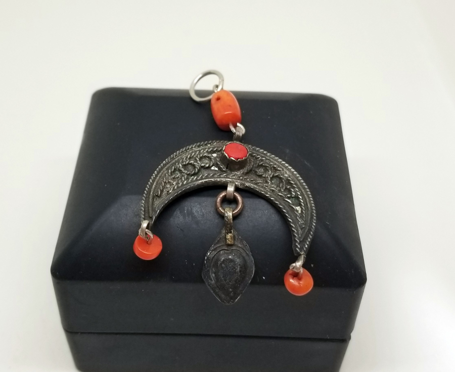 OSMANLI DÖNEMİ MERCAN TAŞLI VE HİLAL FORMLU GERDANLIK PARÇASI