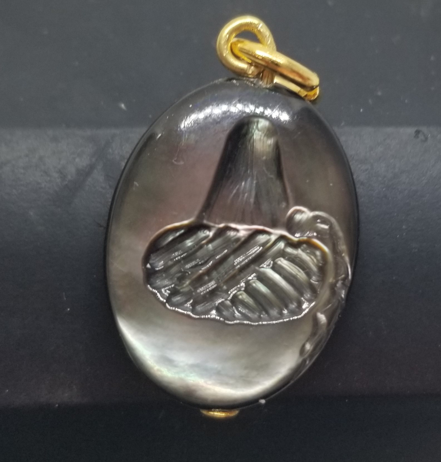 ÜZERİNDE DERVİŞ SİKKESİ BULUNAN ÖZEL YAPIM SEDEF KOLYE UCU