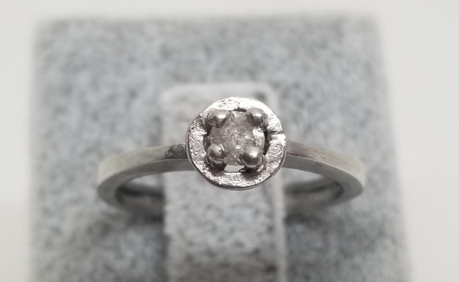 PIRLANTA TAŞLI TEKTAŞ YÜZÜK