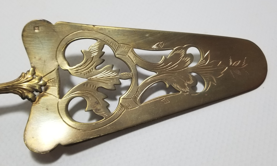 ORİJİNAL KUTUSUNDA GÜMÜŞ SAPLI ANTİKA PASTA SPATULASI