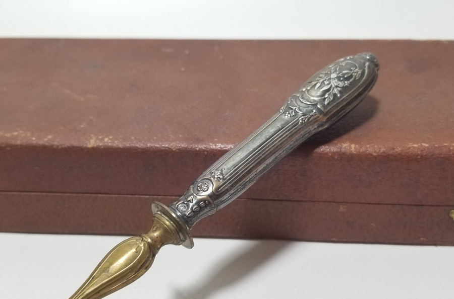 ORİJİNAL KUTUSUNDA GÜMÜŞ SAPLI ANTİKA PASTA SPATULASI